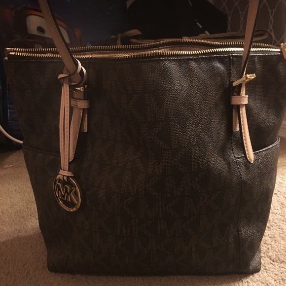 Medium brown Michael kors purse and wallet - Picture 2 of 4